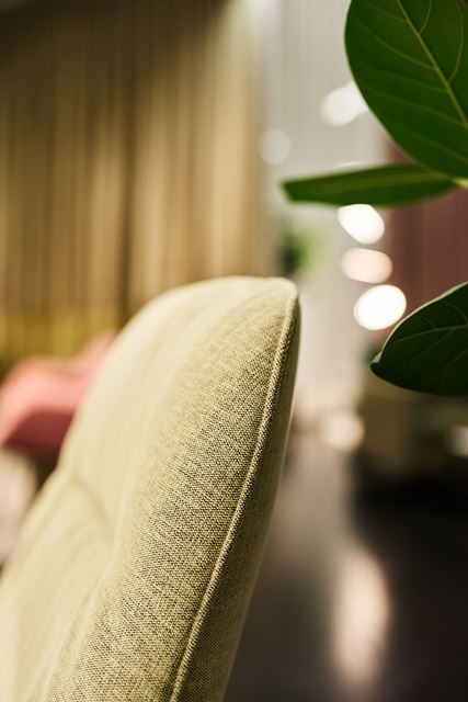 Sheru Lounge Chair_4star base details Sheru Lounge Chair designed by EOOS for Walter Knoll